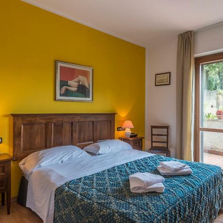 Hotel Le Rocce Magione Buitenkant foto