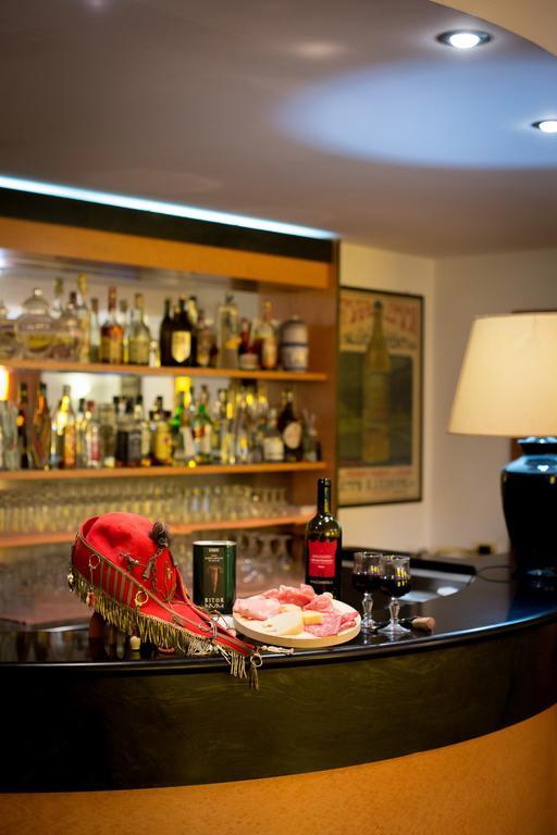 Hotel Le Rocce Magione Buitenkant foto