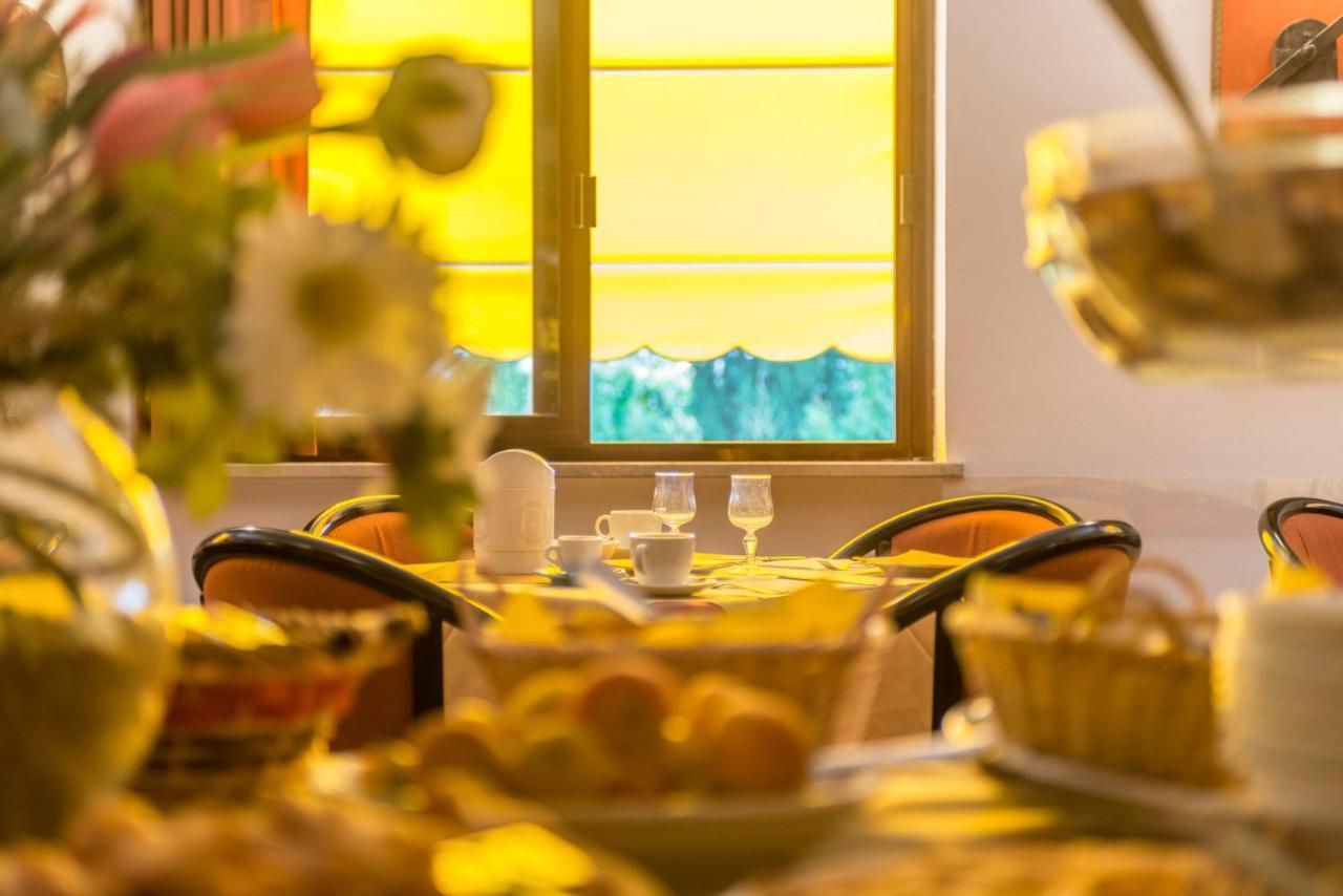 Hotel Le Rocce Magione Buitenkant foto