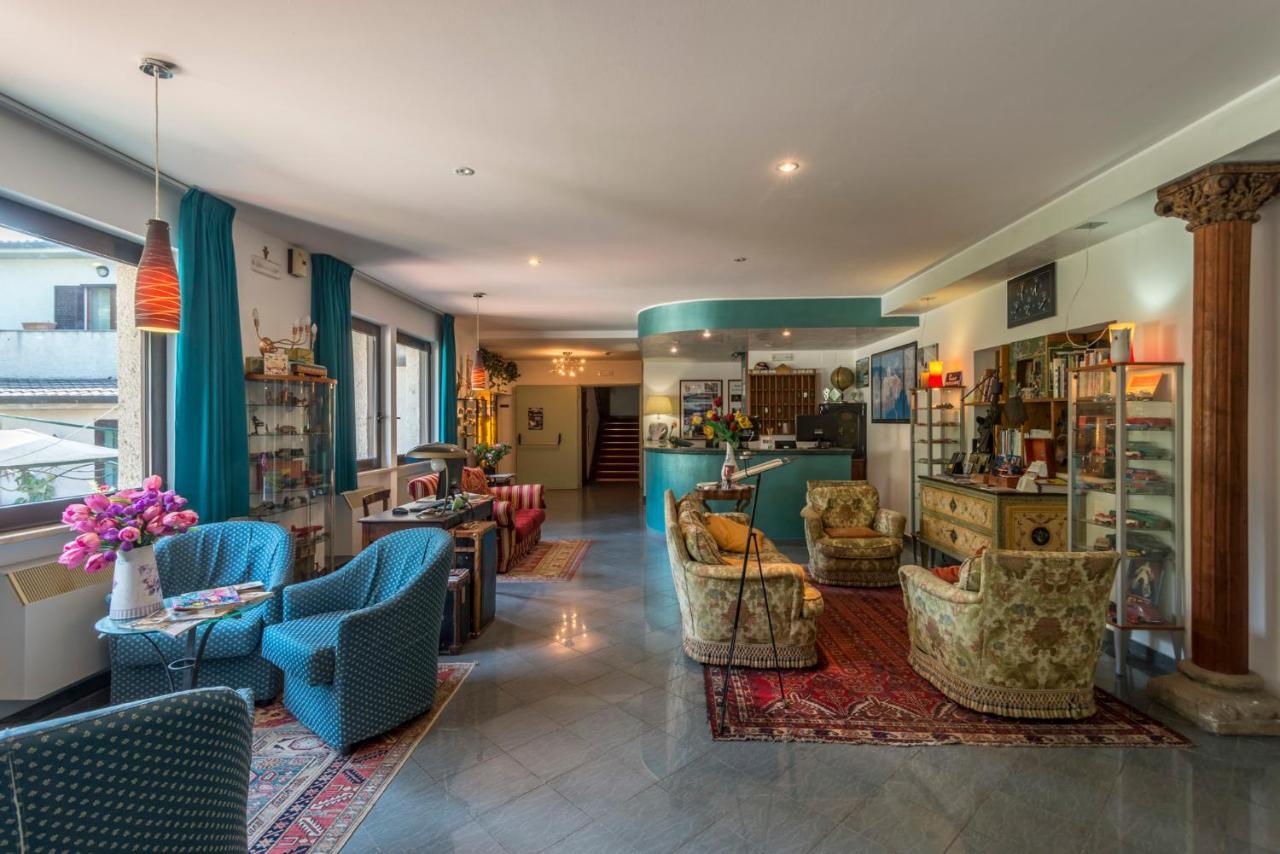 Hotel Le Rocce Magione Buitenkant foto