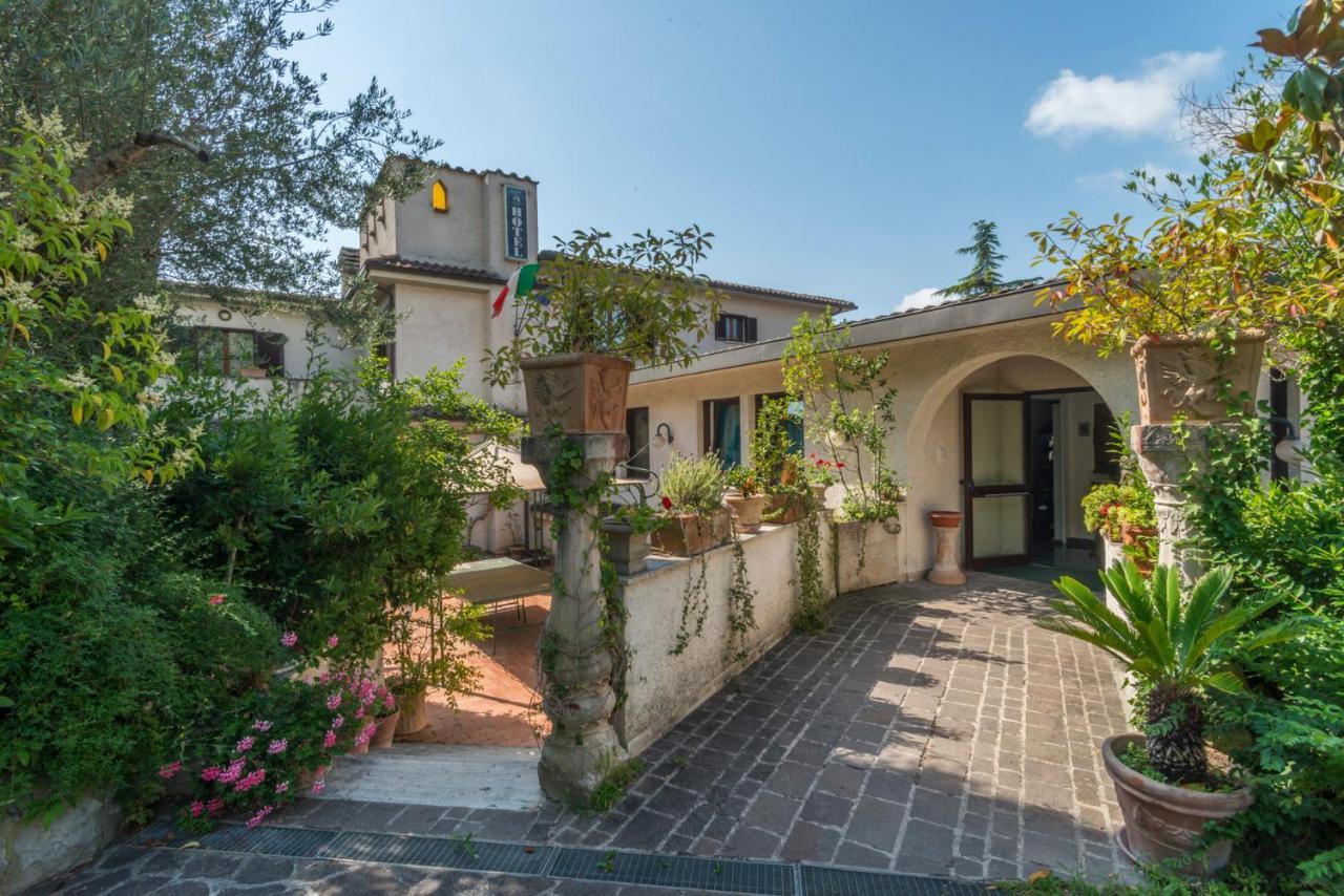 Hotel Le Rocce Magione Buitenkant foto